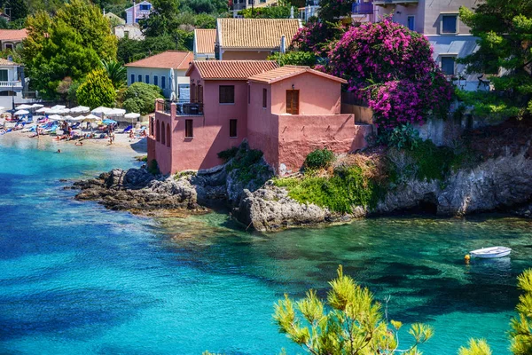 หมู่บ้าน Assos บนเกาะ Kefalonia, กรีก — ภาพถ่ายสต็อก