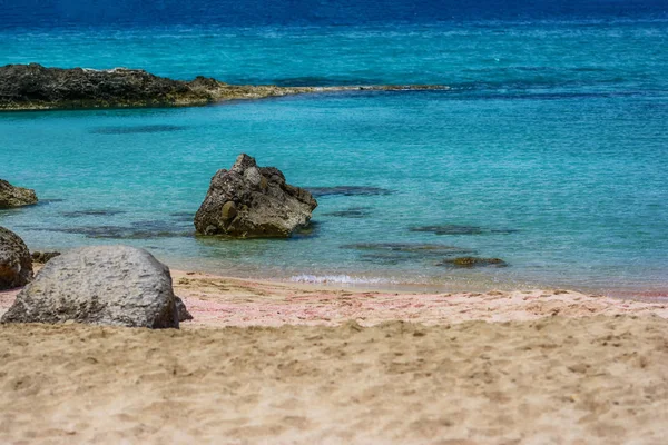Kristall blå vatten på Falasarna beach, Kreta, Grekland — Stockfoto