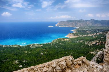 Kalıntıları ve pitoresk manzaralar Monolithos kale, Rodos, Yunanistan