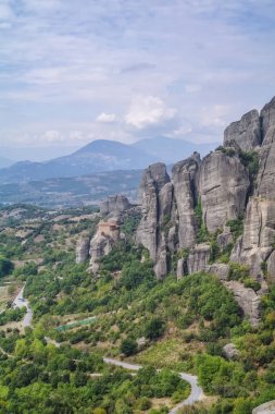 Meteora Manastırı inanılmaz kayalar ve görünüm. Yunanistan