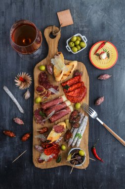 Tapas sosis mix İspanya jamon Iberico lomo peynir jambon chorizo zeytin