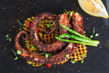 Izgara ahtapot meze ile küçük patates, Görünümü Kapat