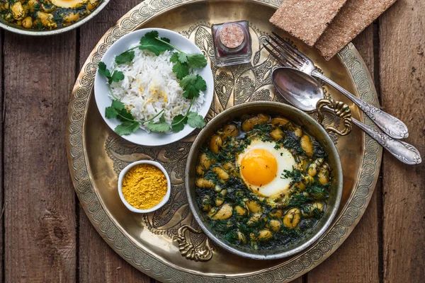 Huevos con frijol, eneldo y arroz. Desayuno iraní —  Fotos de Stock