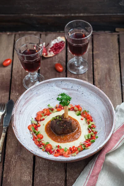 Lamb shank with eggplant puree, traditional turkish dish — Stock Photo, Image