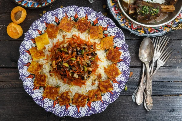 Joya de arroz vista cercana, pilaf iraní con tahdig —  Fotos de Stock