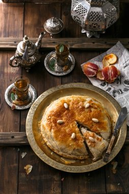 Çay, geleneksel tarzı ile Orta Doğu pasta