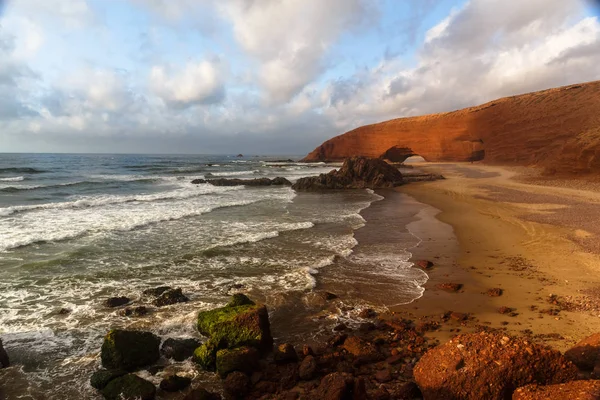 Praia Legzira ao pôr-do-sol, Sidi Ifni, Marrocos — Fotografia de Stock