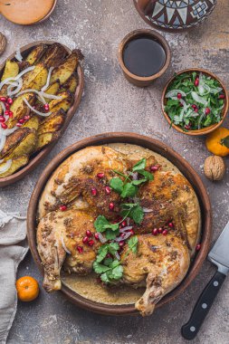 Gürcü mutfağı - chkmeruli, kremalı ızgara tavuk ve sarımsak sosu.