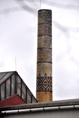 Eski kırmızı tuğla fabrika binaları