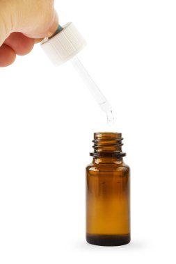 Beyaz arka plan üzerinde izole pipet ile damlalık şişe