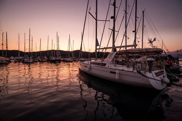 Bay akşam ışığı ile yat