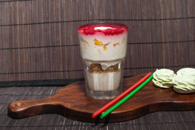 Ev yapımı dondurma ziifir ve Ahududu reçeli