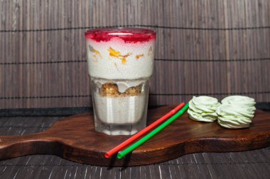 Ev yapımı dondurma ziifir ve Ahududu reçeli