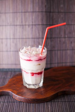 Ev yapımı dondurma ziifir ve Ahududu reçeli