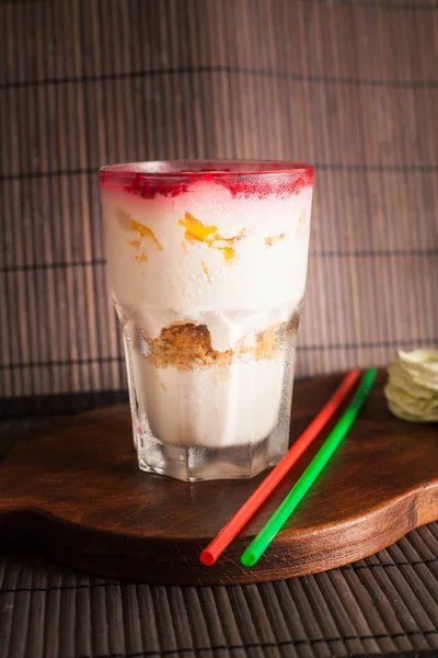 Ev yapımı dondurma ziifir ve Ahududu reçeli