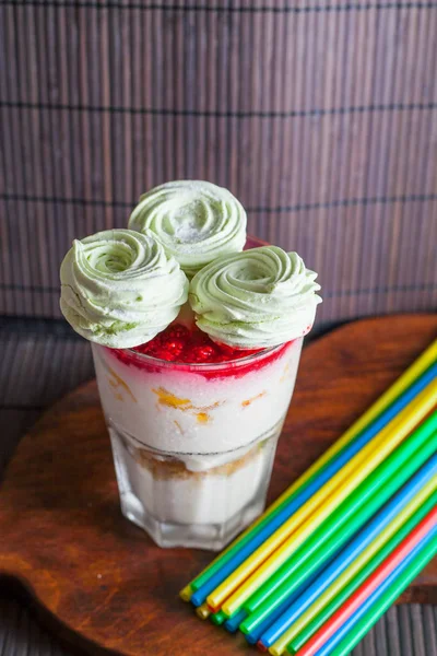 Ev yapımı dondurma ziifir ve Ahududu reçeli