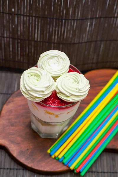 Ev yapımı dondurma ziifir ve Ahududu reçeli