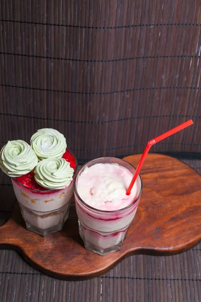 Ev yapımı dondurma ziifir ve Ahududu reçeli