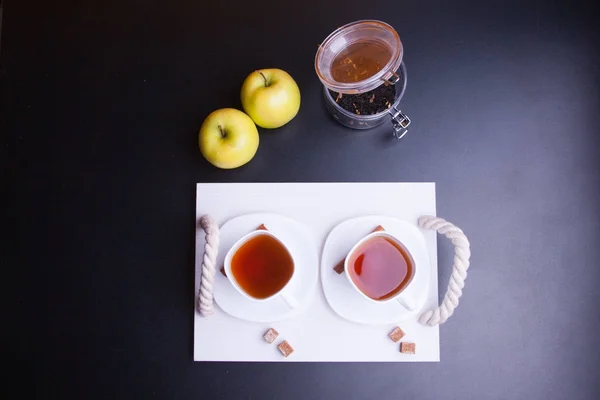 İngilizce çay şeker bir dilim beyaz bir tepsi