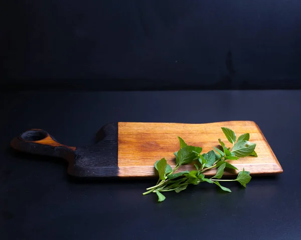 Ahşap doku arka plan üzerinde kesme tahtası blok doğrama