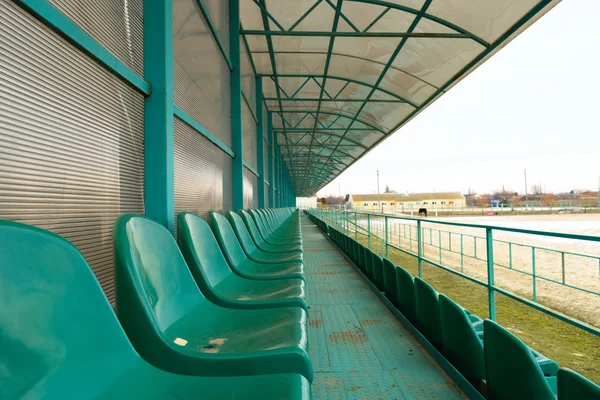 Rows of seats in an empty stadium. Green seats at the stadium — Stock Photo, Image
