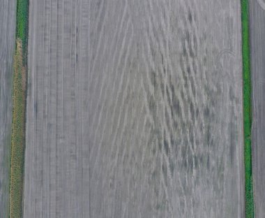 Üstten görünüm sürülmüş bir alanın. Arka plan doku sürülmüş alan ve yüzey. Quadrocopters ile çekim