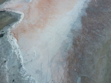 Azak Denizi kıyılarında tuz Tuz Gölü. Eski Haliç. Yukarıdan görüntüleyin. Kuru göl. Tuz Gölü manzaralı bir kuş bakışı