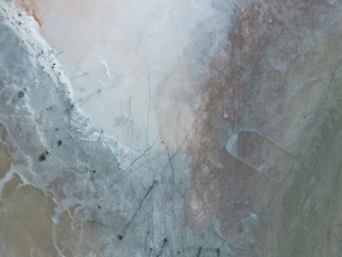 Azak Denizi kıyılarında tuz Tuz Gölü. Eski Haliç. Yukarıdan görüntüleyin. Kuru göl. Tuz Gölü manzaralı bir kuş bakışı