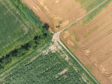 Crossroads alanlar arasında yol açtı. Yukarıdan görüntülemek