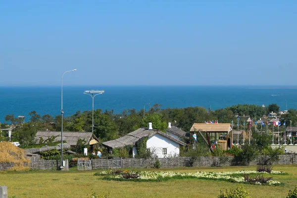 ロシア連邦 2015 コサックの村 博物館物の風景 村と丘の高さから海の景色 — ストック写真