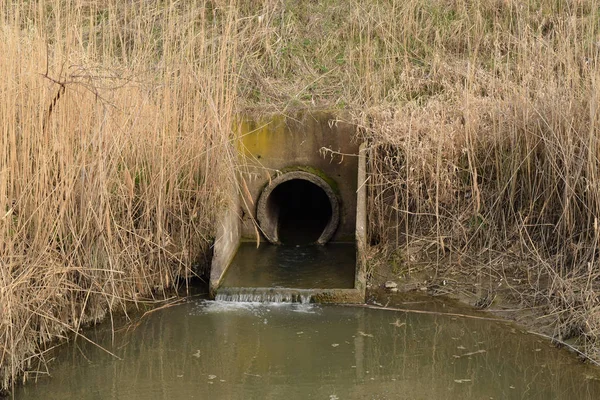 Gateway Tussen Kanalen Van Het Irrigatiesysteem Van Rijstvelden Concrete Ondergronds — Stockfoto