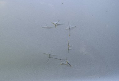 Arabadaki eski boya pul pul. Paslanmaya araba. Boya imha