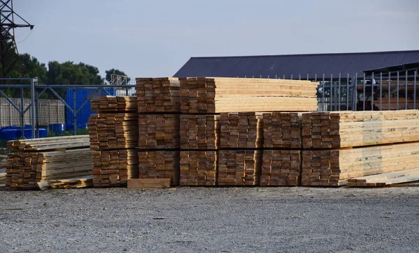 Gefaltete Neue Platte Bausockel Holz Kiefernholz — Stockfoto