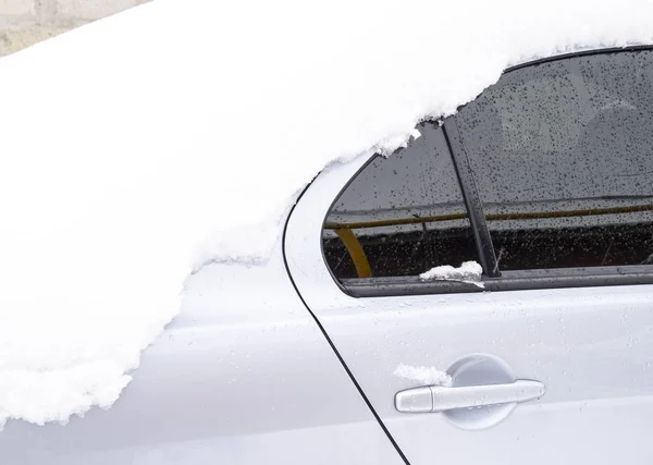 Nedgången Sovande Blötsnö Bil Snöfall Blötsnö Snö Liggande Bilen — Stockfoto