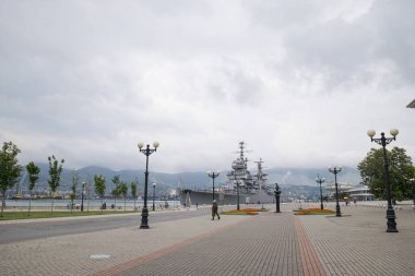 Novorossiysk, Rusya - 28 Mayıs 2016: Novorossiysk Cumhuriyet Caddesi ve Amiral Serebryakov Quay Novorossiysk şehir içinde