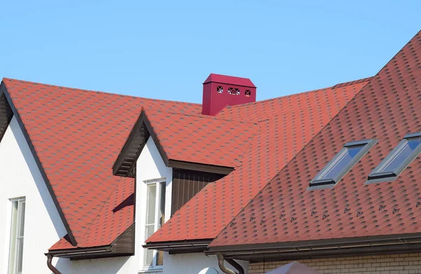 House Roof Made Metal Sheets House Gables Windows Metal Roof — Stock Photo, Image