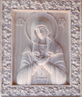 Sayısal kontrol makinesiyle üzerine oyma. Kesici makinesi simgesini Meryem Ana kesme.