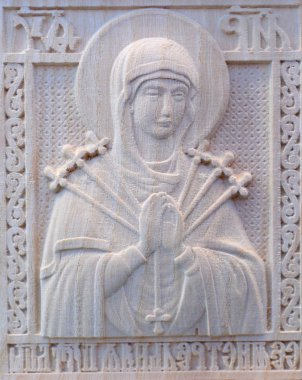 Sayısal kontrol makinesiyle üzerine oyma. Kesici makinesi simgesini Meryem Ana kesme.