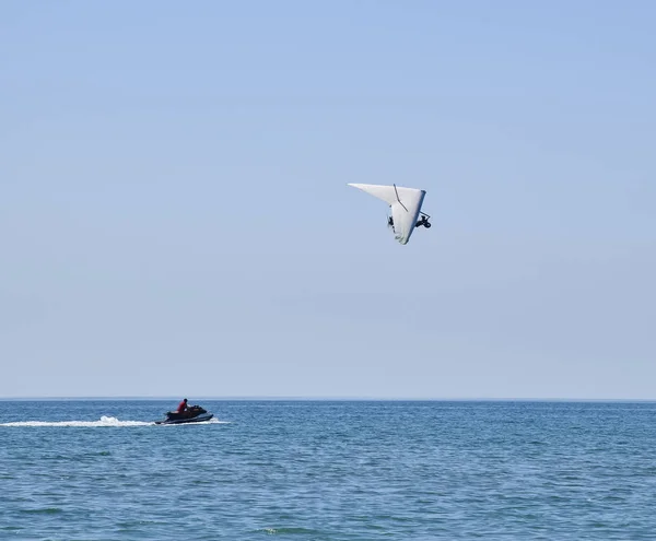 Deltaplane Avec Moteur Survole Scooter Eau Trike Volant Dans Ciel — Photo