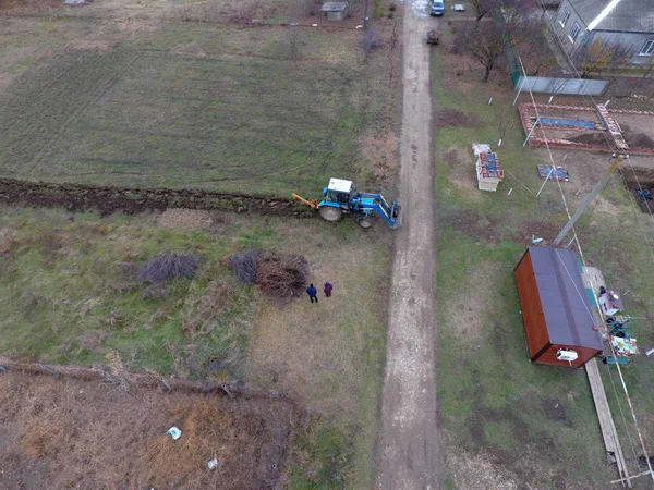 Traktor Orat Zahradě Orba Půdy Zahradě — Stock fotografie