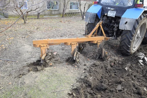 Trekker Ploegen Van Tuin Ploegen Van Bodem Tuin — Stockfoto