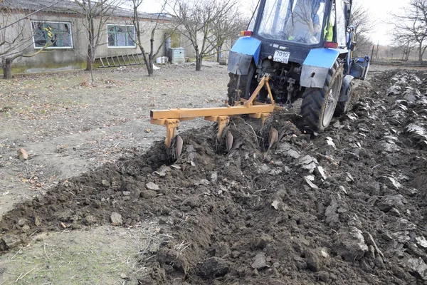 Trekker Ploegen Van Tuin Ploegen Van Bodem Tuin — Stockfoto