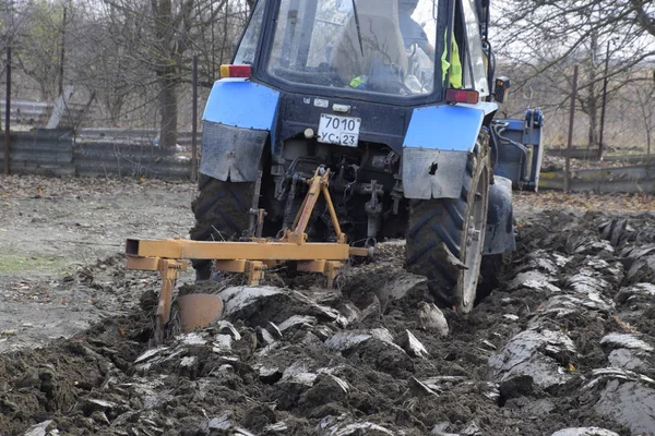 Trekker Ploegen Van Tuin Ploegen Van Bodem Tuin — Stockfoto