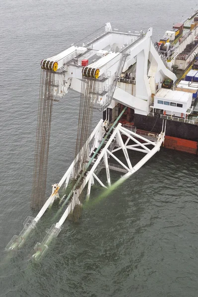 The pipelaying barge — Stock Photo, Image