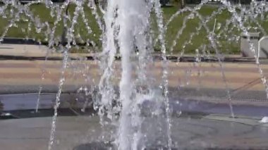 Parkta bir çeşme sıçraması