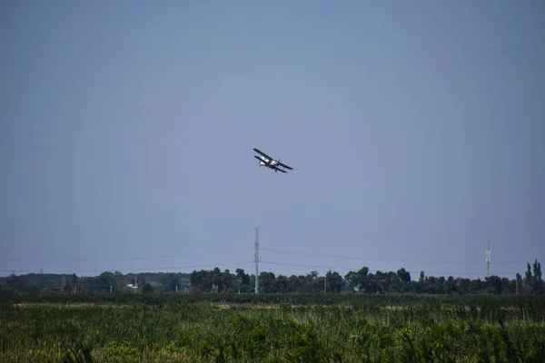 Avión Agrícola Aviación Pulverización Fertilizantes Pesticidas Campo Con Aeronave —  Fotos de Stock
