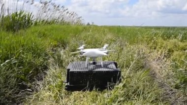 Artış düşük güçlü rüzgarlar yerden quadrocopters. Quadrocopters rüzgar direnci.