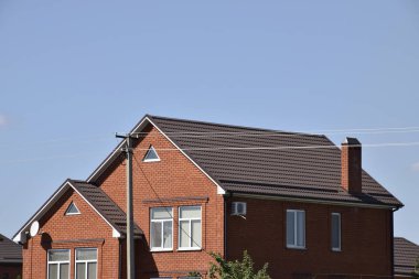 Çatı metal levhaları. Modern çatı malzemesi türleri.