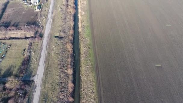 字段的灌溉系统水平较低的渠道. — 图库视频影像