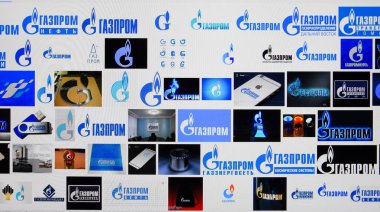 Poltavskaya Köyü, Rusya Federasyonu - 19 Şubat 2017: resim fotoğraf Gazprom logo için arama sonuçlarını gösteren LCD ekran.